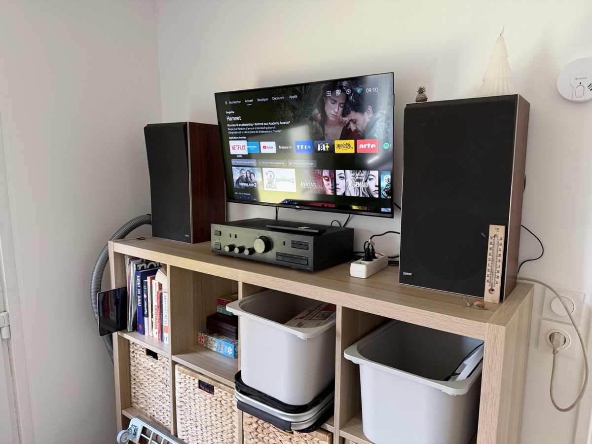 Salon avec télévision connectée – location Fouras